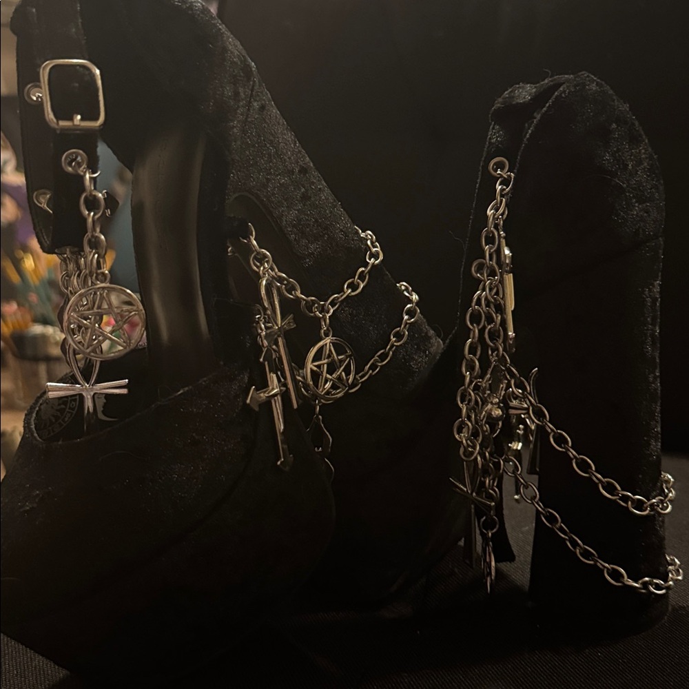 Discontinued DOLLS KILL X THE CRAFT limited edition velvet charmed platforms - Picture 7 of 9